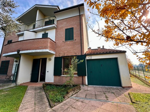 casa indipendente in vendita a Ferrara in zona Centro Storico