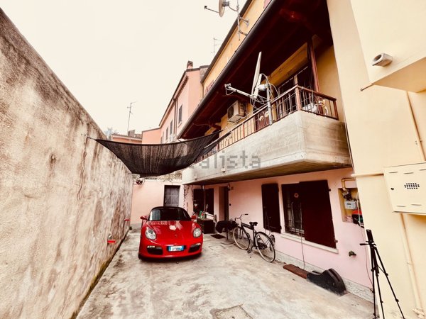 casa indipendente in vendita a Ferrara in zona Centro Storico