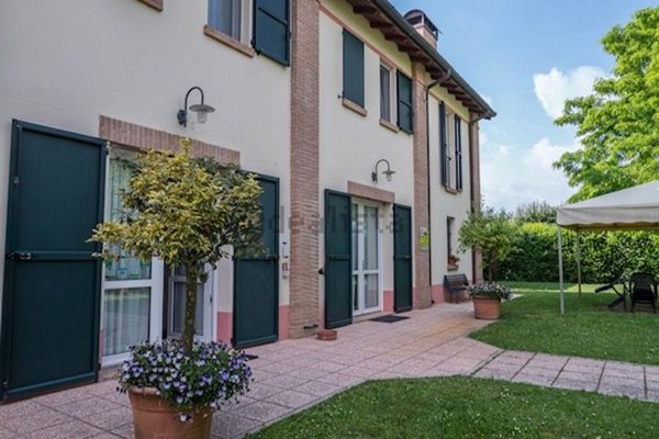 casa indipendente in vendita a Ferrara