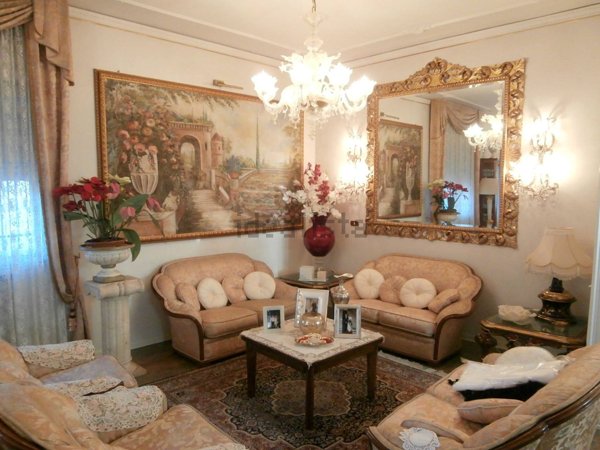 casa indipendente in vendita a Ferrara in zona Quartiere Giardino / Acquedotto