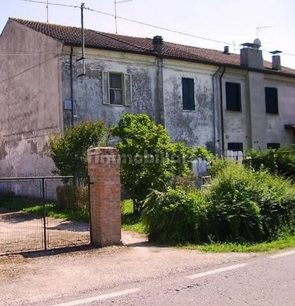 quadrivano in vendita a Ferrara in zona Contrapò