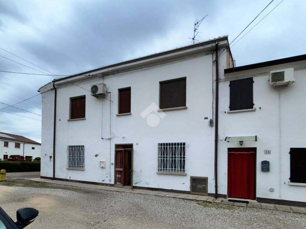 casa indipendente in vendita a Ferrara in zona Monestirolo