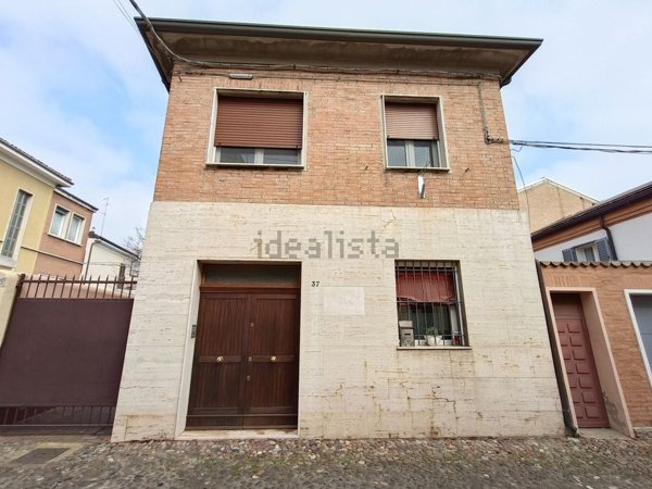 casa indipendente in vendita a Ferrara in zona Centro Storico