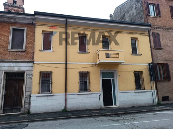 casa indipendente in vendita a Ferrara in zona Centro Storico