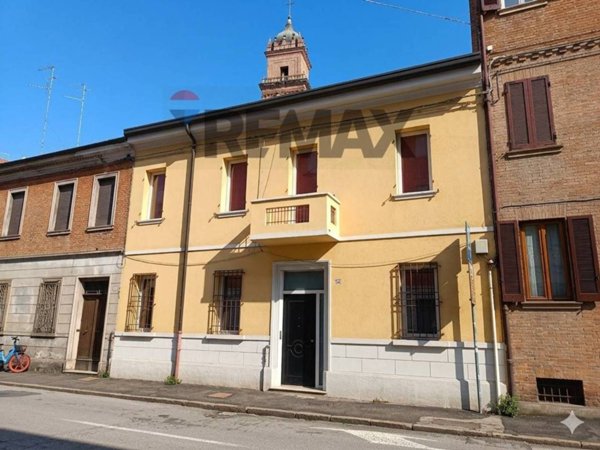 casa indipendente in vendita a Ferrara in zona Centro Storico