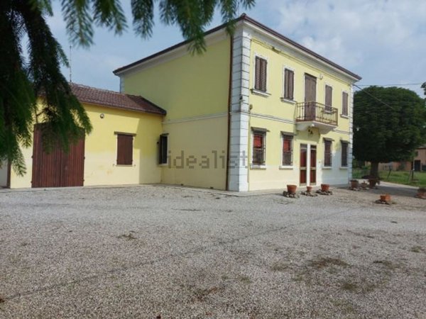 casa indipendente in vendita a Ferrara in zona Contrapò
