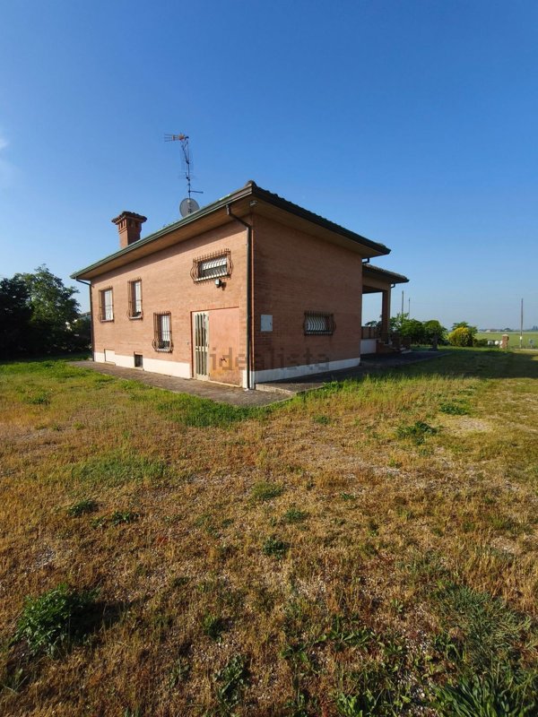 casa indipendente in vendita a Ferrara