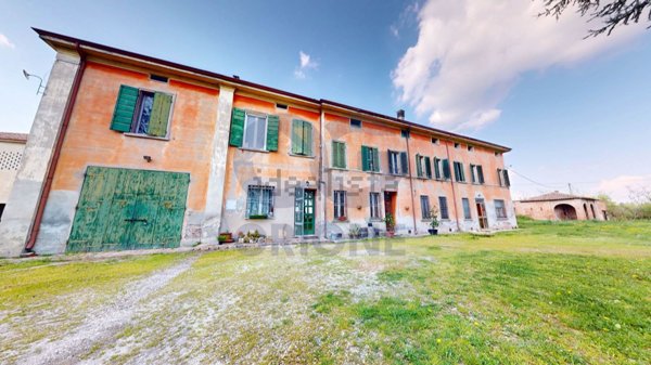 casa indipendente in vendita a Ferrara in zona Centro Storico