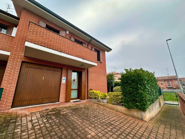 casa indipendente in vendita a Ferrara in zona Pontegradella