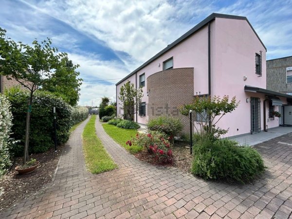 casa indipendente in vendita a Ferrara in zona Doro