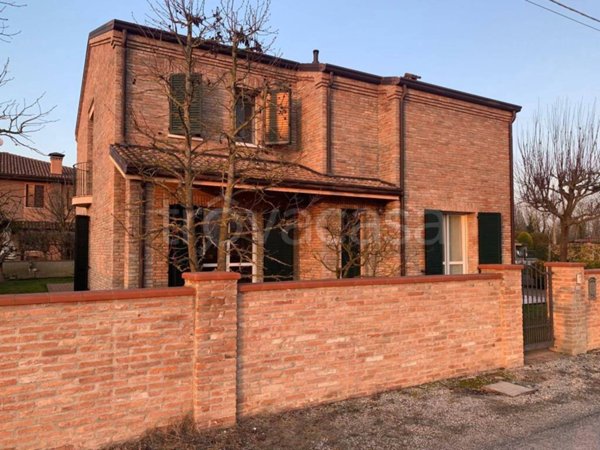 casa indipendente in vendita a Ferrara in zona Quartesana