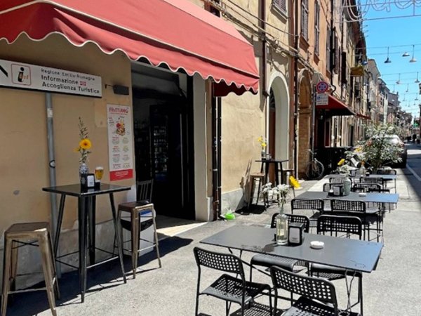 negozio in vendita a Ferrara in zona Centro Storico