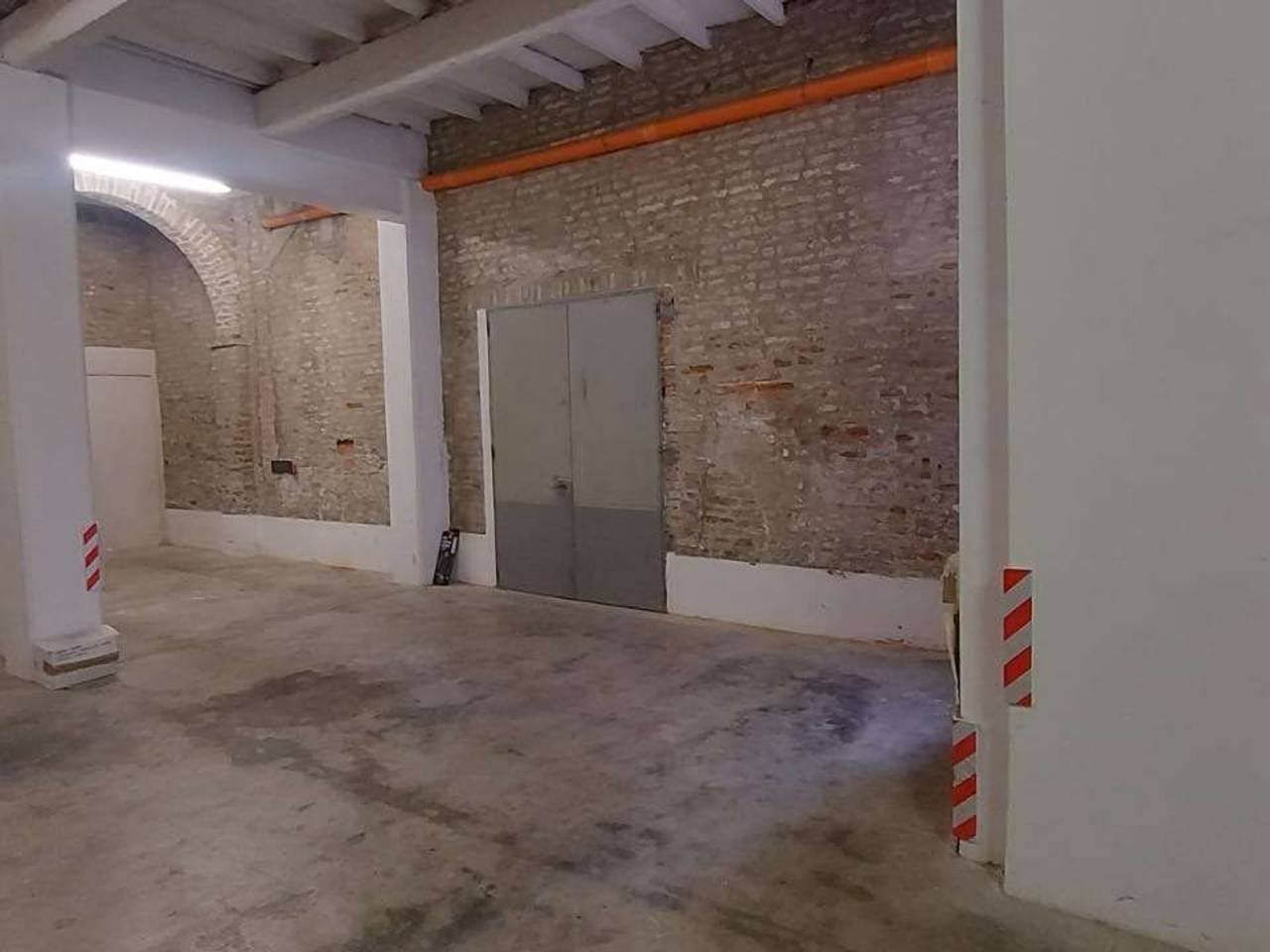 negozio in vendita a Ferrara in zona Centro Storico