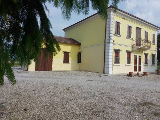 casa indipendente in vendita a Ferrara in zona Boara