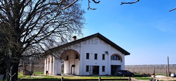 casa indipendente in vendita a Ferrara