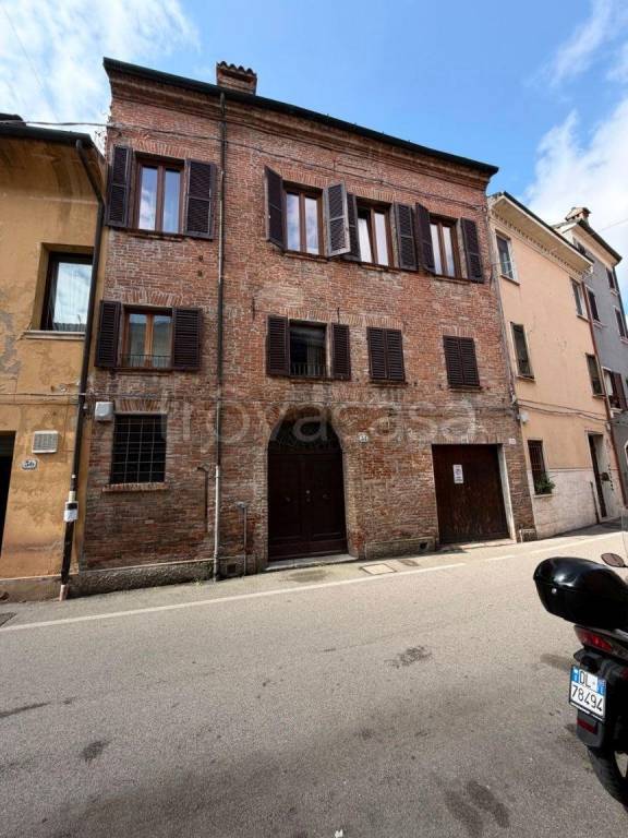 appartamento in vendita a Ferrara in zona Centro Storico