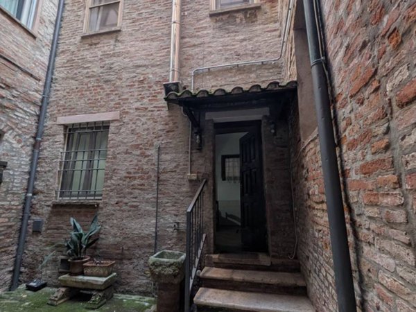appartamento in vendita a Ferrara in zona Centro Storico