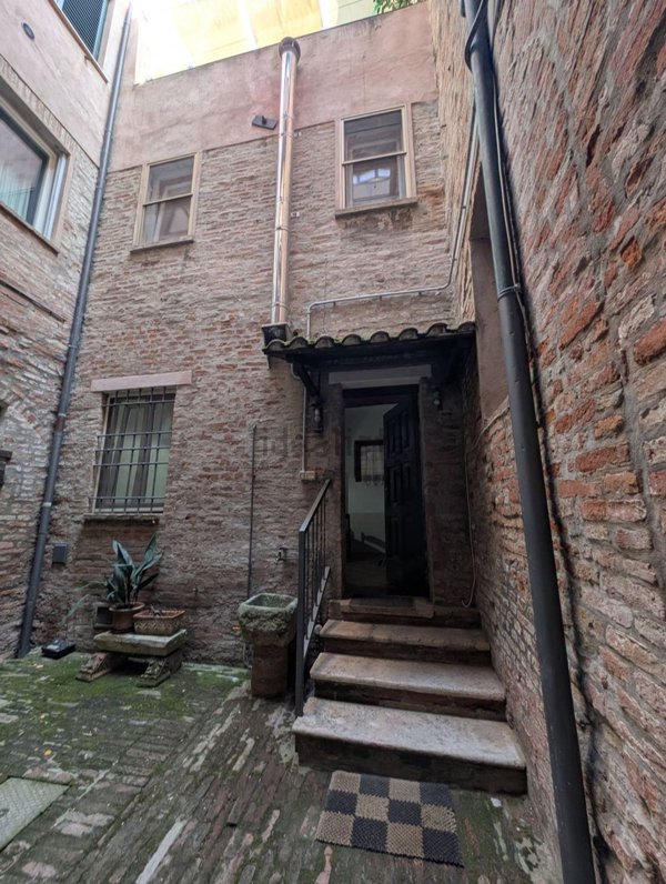 appartamento in vendita a Ferrara in zona Centro Storico