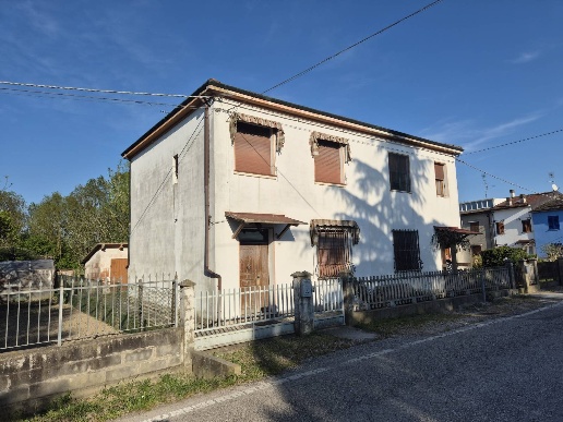casa indipendente in vendita a Ferrara in zona Casaglia