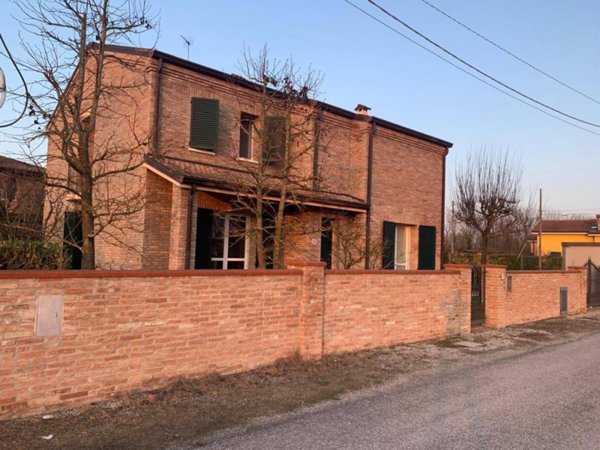 casa indipendente in vendita a Ferrara in zona Quartesana