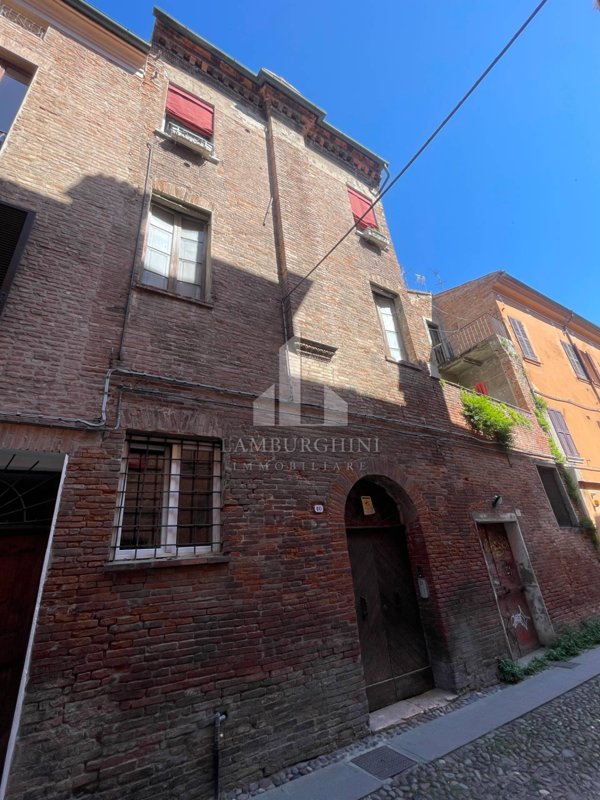 appartamento in vendita a Ferrara in zona Centro Storico