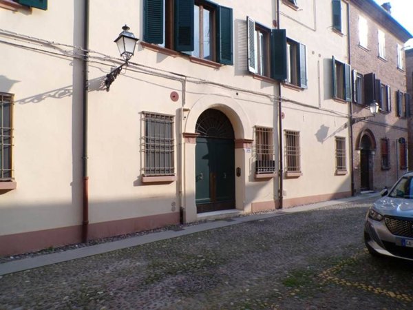 appartamento in vendita a Ferrara in zona Centro Storico