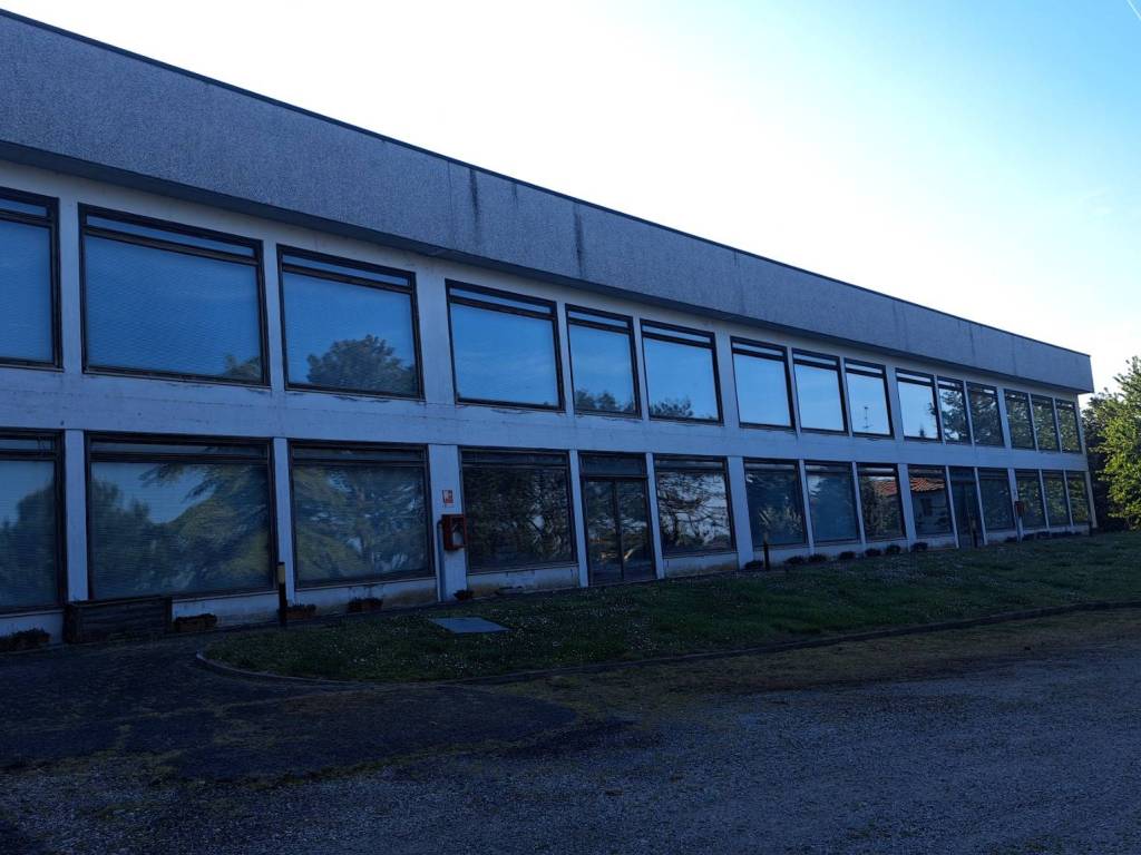 locale commerciale in vendita a Ferrara in zona San Martino