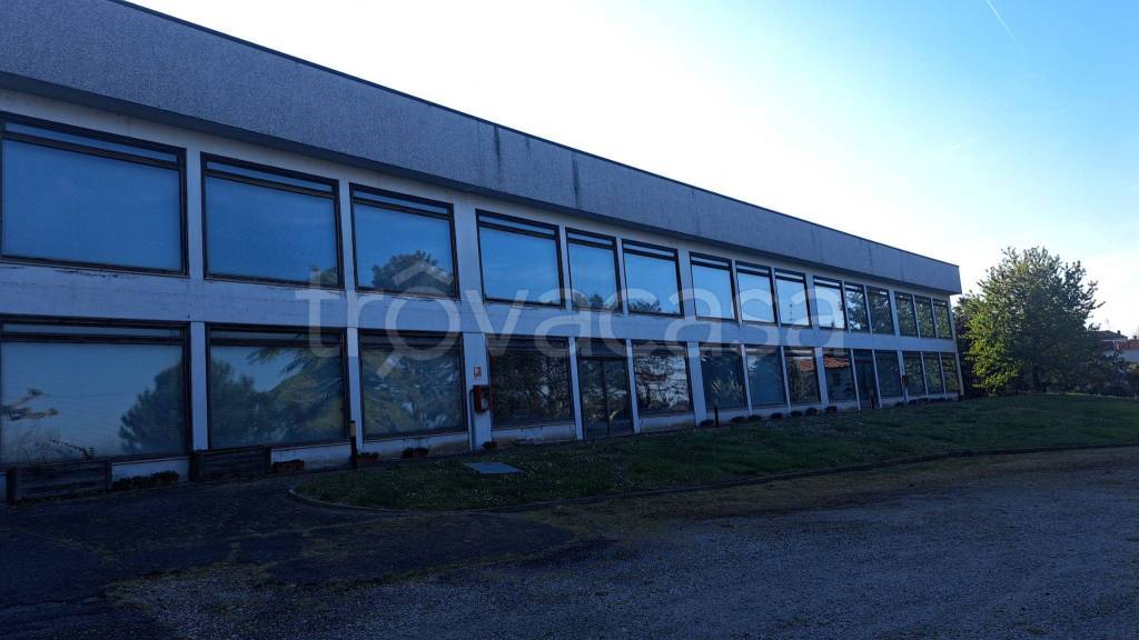 locale commerciale in vendita a Ferrara in zona San Martino