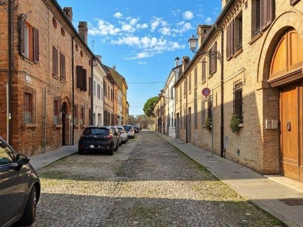 appartamento in vendita a Ferrara in zona Centro Storico