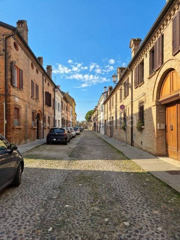 appartamento in vendita a Ferrara in zona Centro Storico