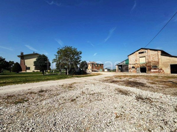 casa indipendente in vendita a Ferrara in zona Spinazzino