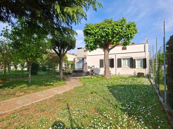 casa indipendente in vendita a Ferrara in zona Pontelagoscuro