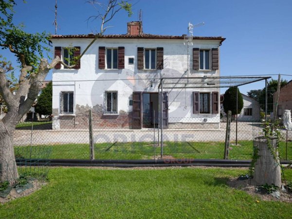 casa indipendente in vendita a Ferrara in zona Porotto / Cassana