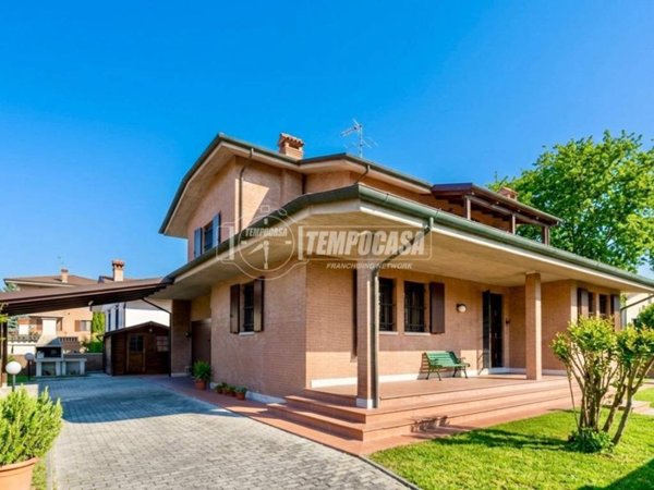 casa indipendente in vendita a Ferrara