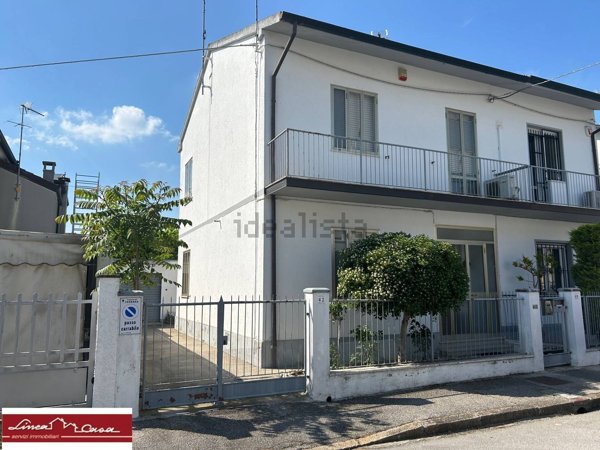 casa indipendente in vendita a Ferrara in zona Porotto / Cassana