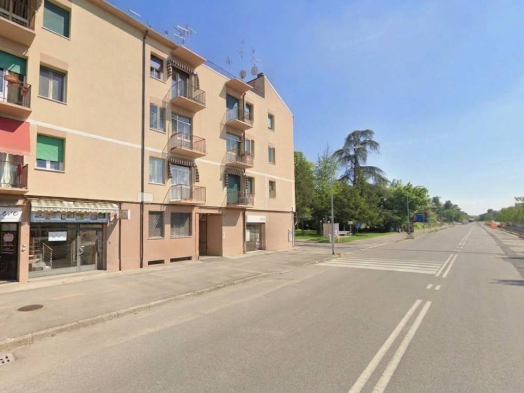 negozio in vendita a Ferrara