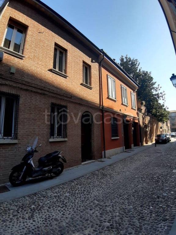 casa indipendente in vendita a Ferrara