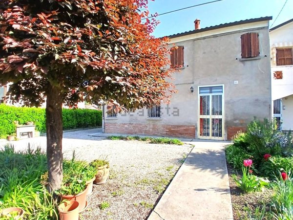 casa indipendente in vendita a Ferrara in zona Marrara