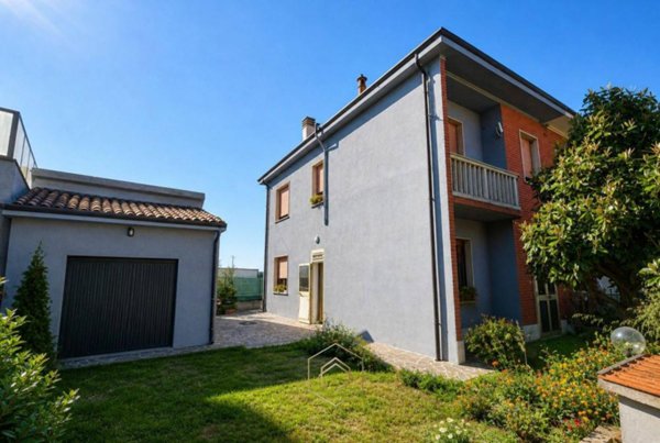 casa indipendente in vendita a Ferrara in zona Porotto / Cassana