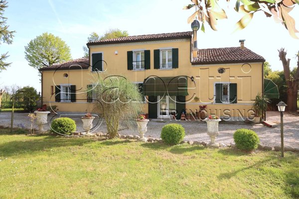 casa indipendente in vendita a Ferrara