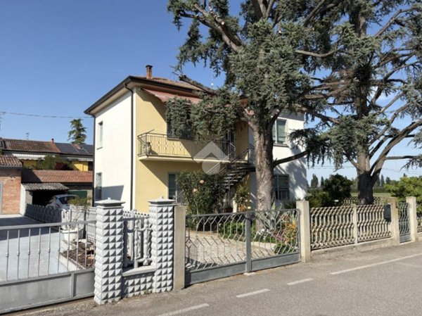 casa indipendente in vendita a Ferrara in zona Montalbano