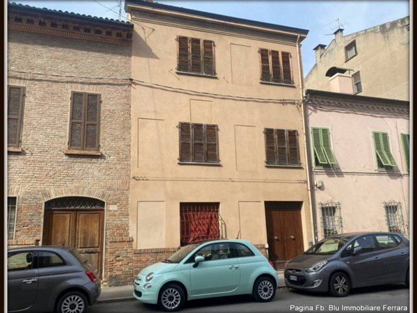 casa indipendente in vendita a Ferrara