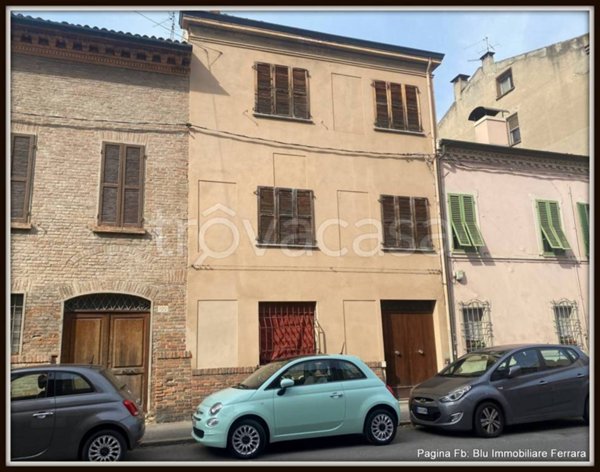 casa indipendente in vendita a Ferrara