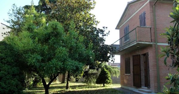 casa indipendente in vendita a Ferrara in zona Centro Storico