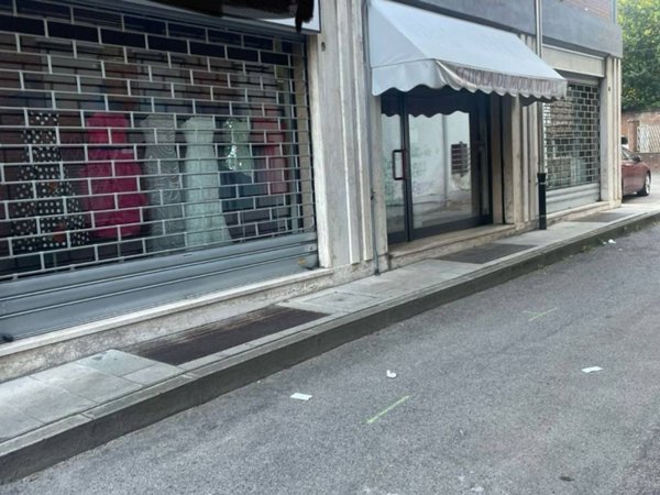 negozio in vendita a Ferrara in zona Centro Storico