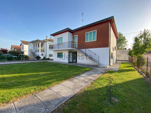 casa indipendente in vendita a Ferrara in zona Denore