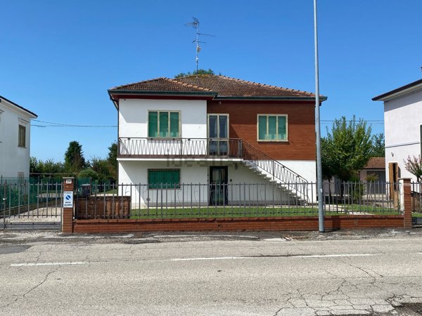 casa indipendente in vendita a Ferrara in zona Villanova