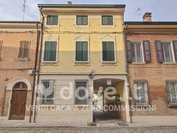 casa indipendente in vendita a Ferrara in zona Centro Storico
