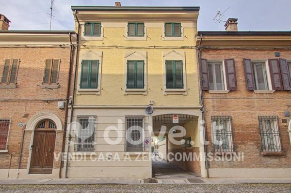 casa indipendente in vendita a Ferrara in zona Centro Storico