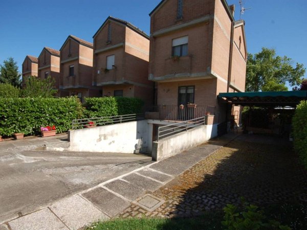 casa indipendente in vendita a Ferrara in zona Pontegradella